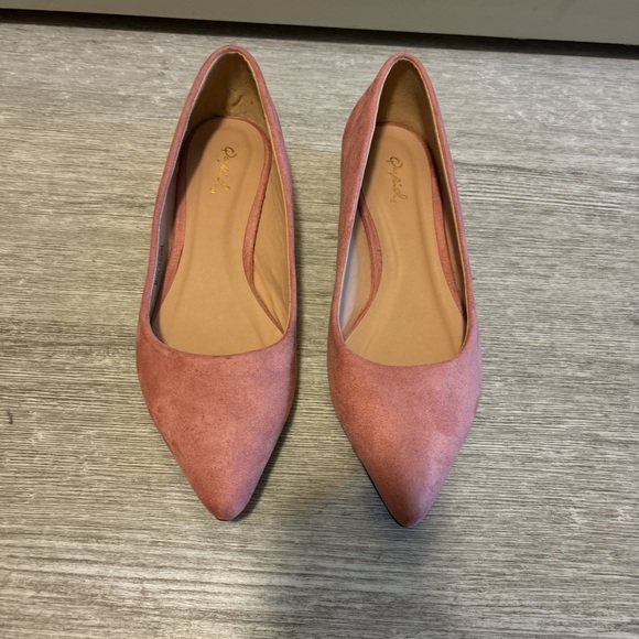 Powder pink pointed toe flats with pearls - Picture 4 of 5